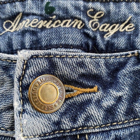 AEO Womens sz 10 Cuff Off Denim Shorts - Picture 2 of 9